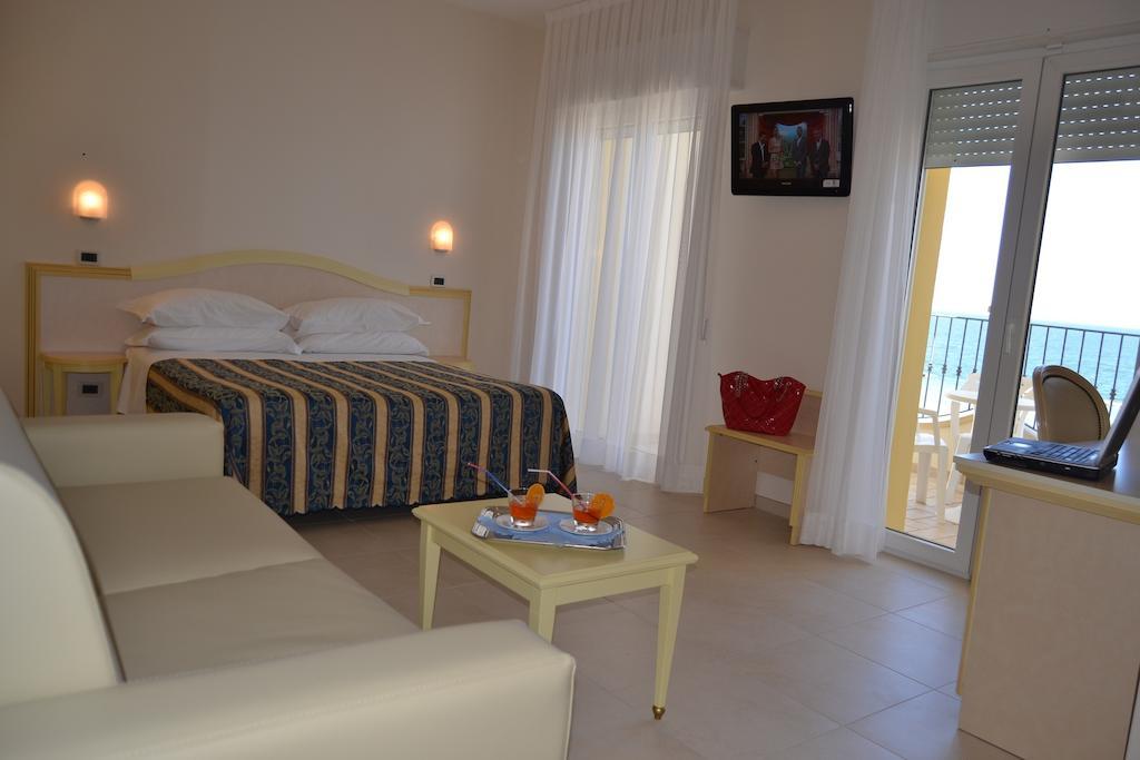 Hotel Zeus Rimini Exterior photo