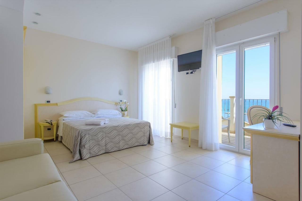 Hotel Zeus Rimini Exterior photo